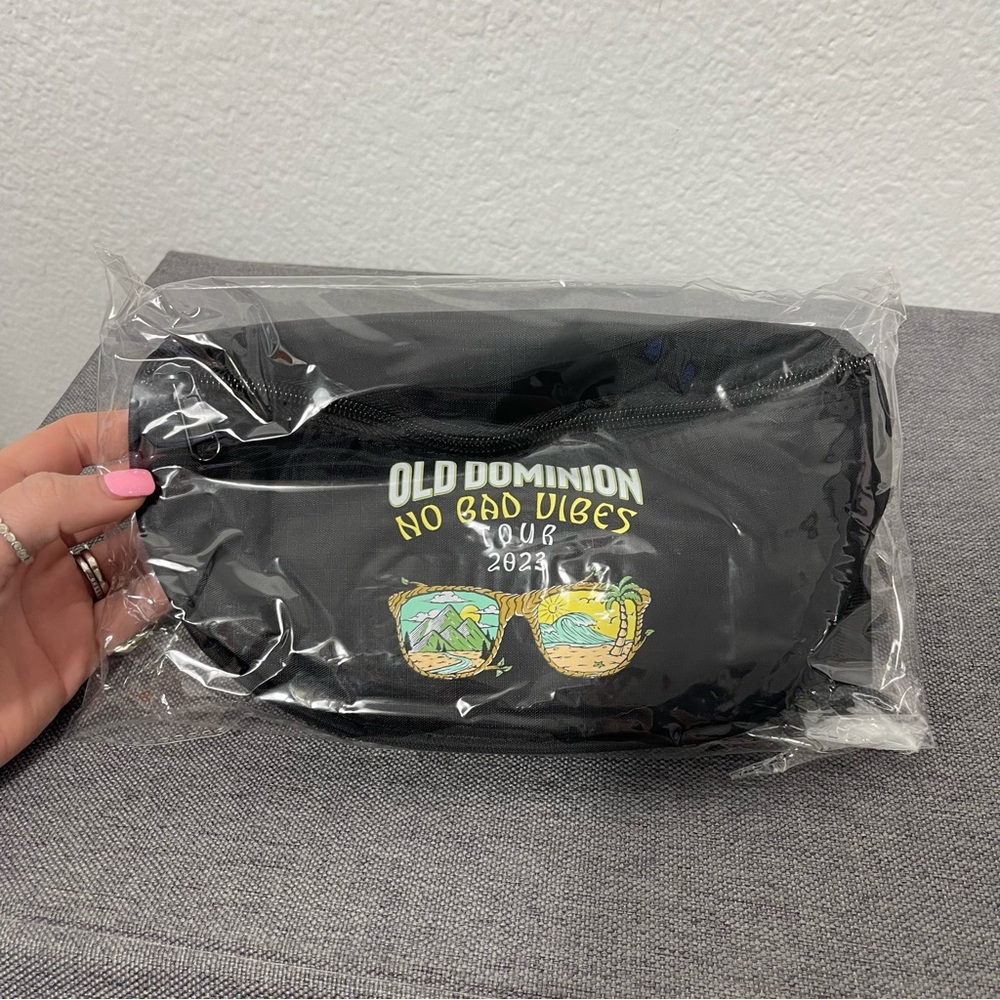 NWT Old Dominion No Bad Vibes Tour 2023 Fannypack